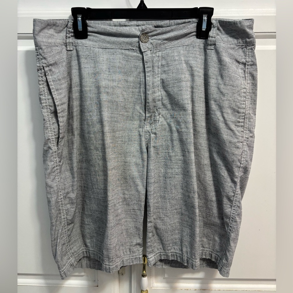 BKE Piper Gray Flat Front Casual Lightweight Shorts Men’s Size 36